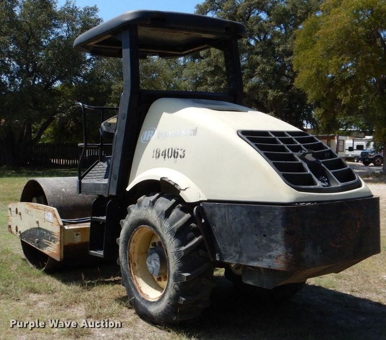 image for item DR2048 2005 Ingersoll Rand SD-70  single drum vibratory roller