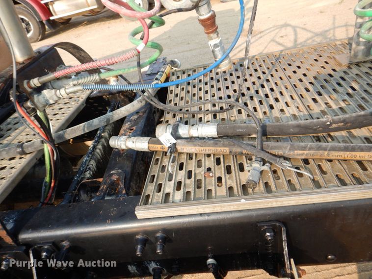 image for item DS8204 2006 Freightliner Columbia  semi truck