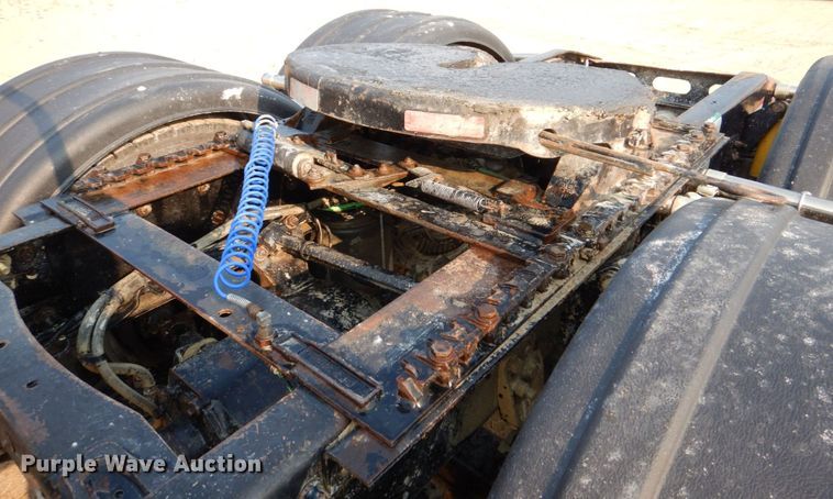 image for item DS8204 2006 Freightliner Columbia  semi truck