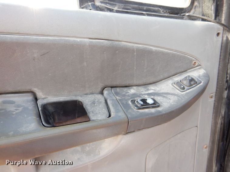 image for item DS8204 2006 Freightliner Columbia  semi truck