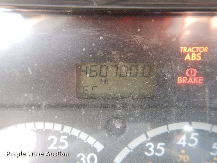 image for item DS8204 2006 Freightliner Columbia  semi truck