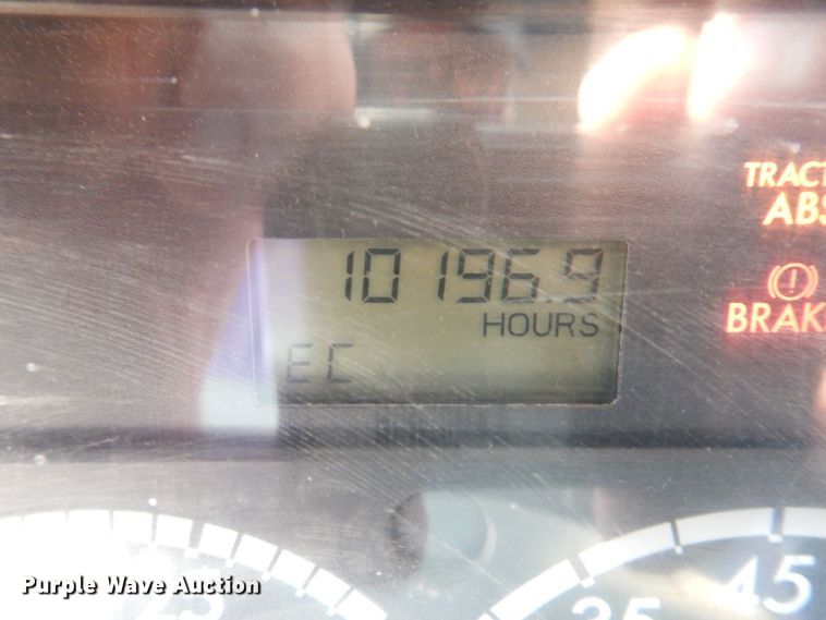 image for item DS8204 2006 Freightliner Columbia  semi truck