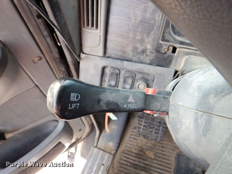 image for item DS8204 2006 Freightliner Columbia  semi truck