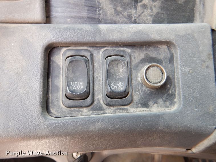 image for item DS8204 2006 Freightliner Columbia  semi truck