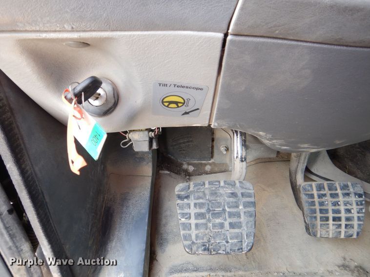 image for item DS8204 2006 Freightliner Columbia  semi truck