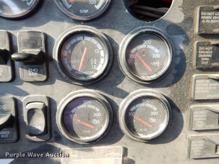 image for item DS8204 2006 Freightliner Columbia  semi truck