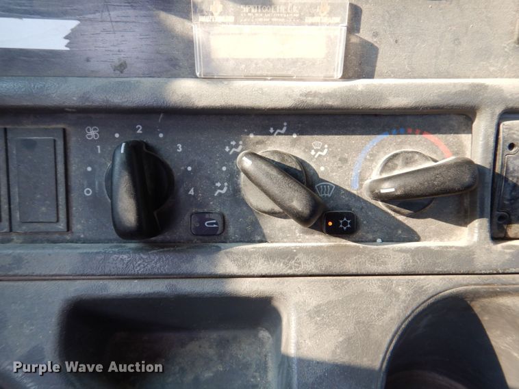 image for item DS8204 2006 Freightliner Columbia  semi truck