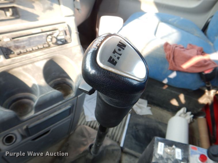 image for item DS8204 2006 Freightliner Columbia  semi truck