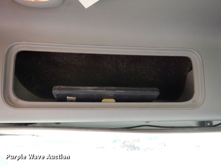 image for item DS8204 2006 Freightliner Columbia  semi truck