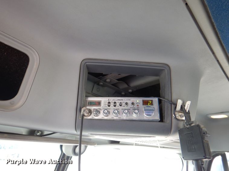 image for item DS8204 2006 Freightliner Columbia  semi truck