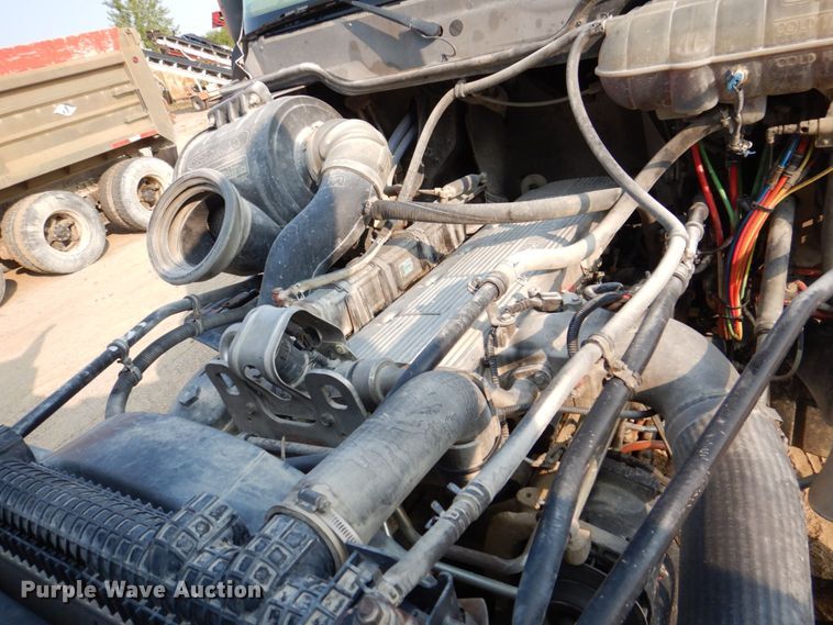 image for item DS8204 2006 Freightliner Columbia  semi truck