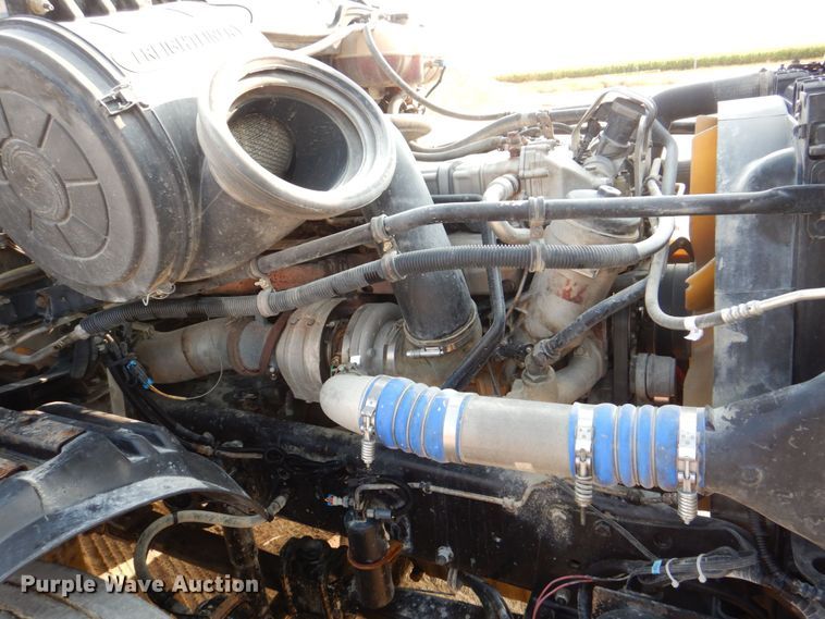 image for item DS8204 2006 Freightliner Columbia  semi truck