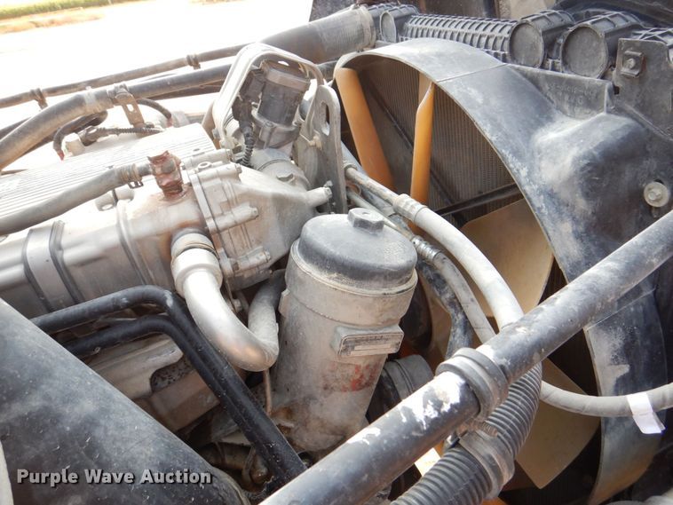 image for item DS8204 2006 Freightliner Columbia  semi truck