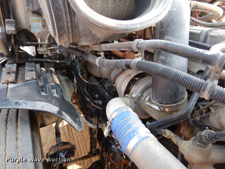 image for item DS8204 2006 Freightliner Columbia  semi truck