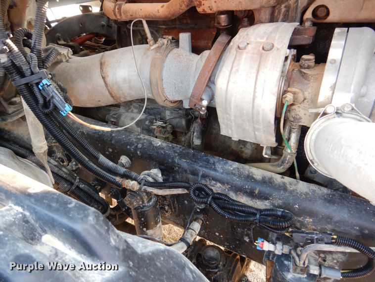 image for item DS8204 2006 Freightliner Columbia  semi truck