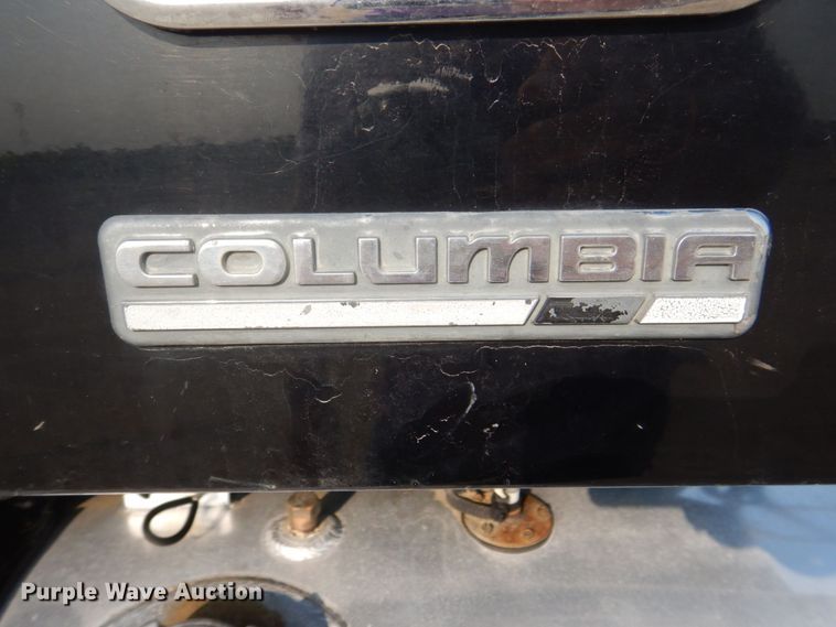image for item DS8204 2006 Freightliner Columbia  semi truck