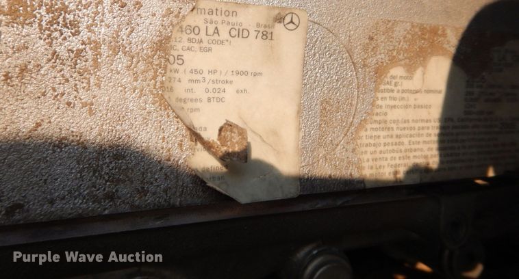 image for item DS8204 2006 Freightliner Columbia  semi truck