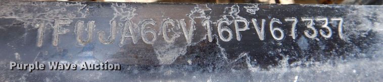 image for item DS8204 2006 Freightliner Columbia  semi truck