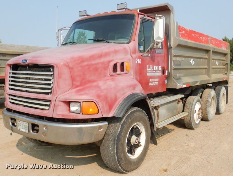image for item DS8205 1997 Ford LNT8000  dump truck