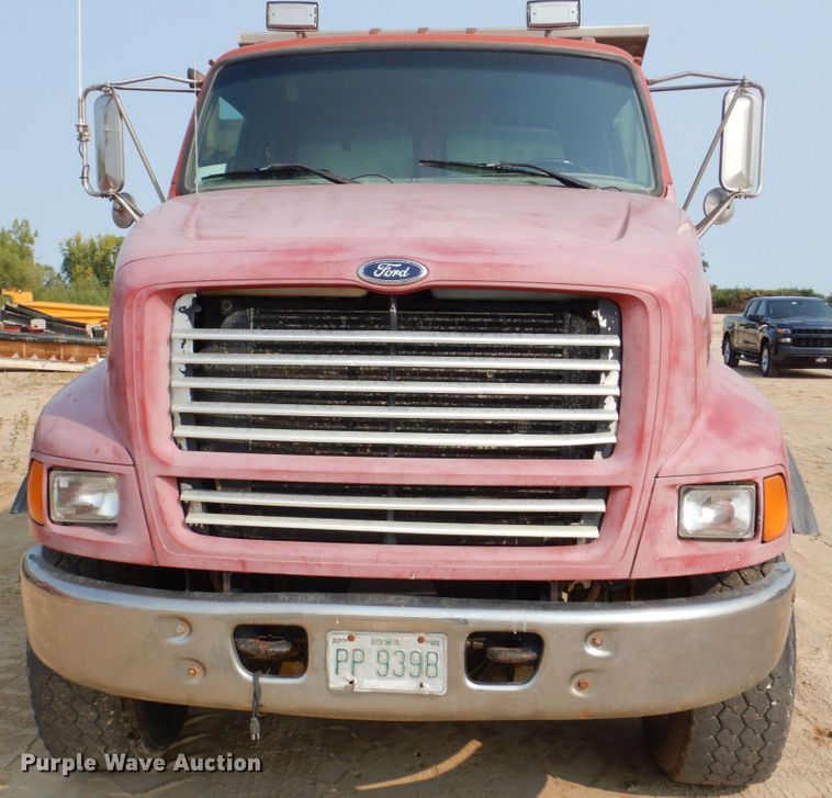 image for item DS8205 1997 Ford LNT8000  dump truck