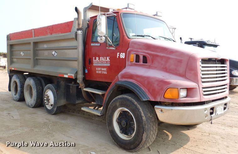 image for item DS8205 1997 Ford LNT8000  dump truck