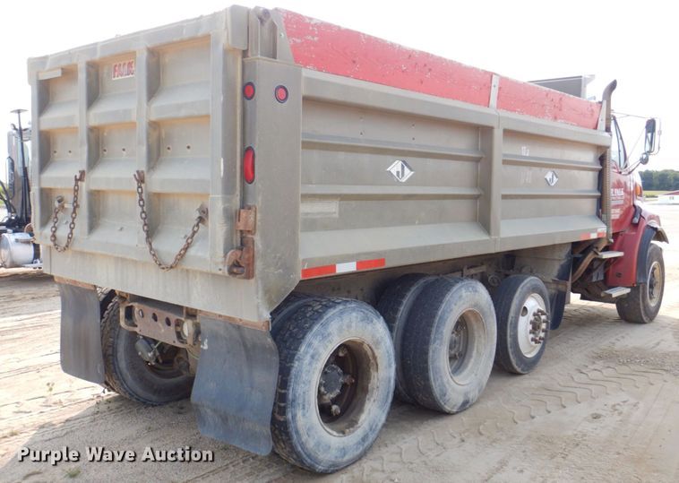 image for item DS8205 1997 Ford LNT8000  dump truck