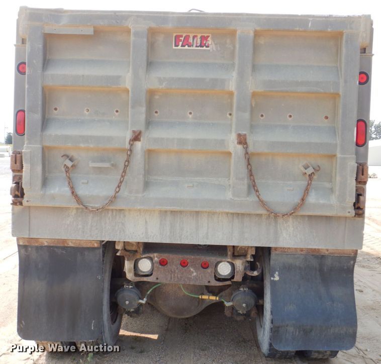 image for item DS8205 1997 Ford LNT8000  dump truck