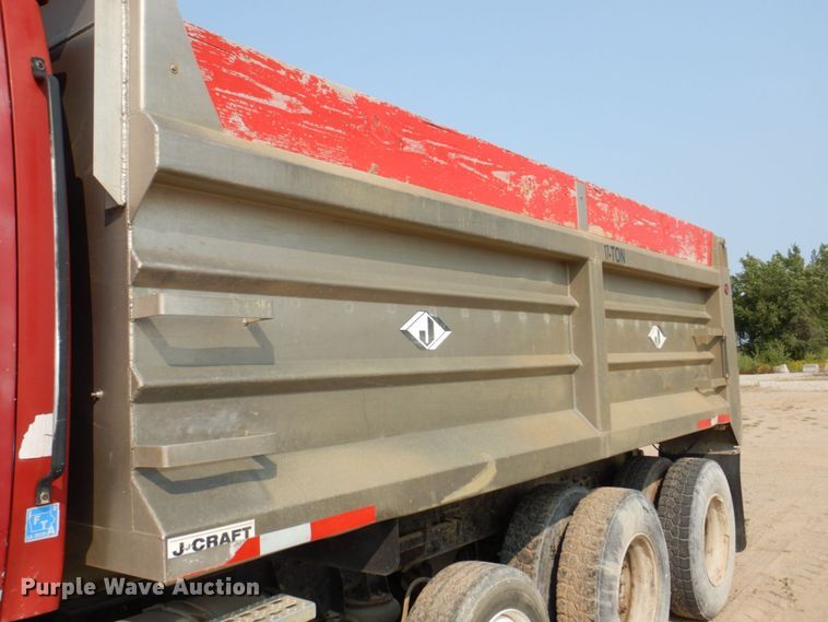 image for item DS8205 1997 Ford LNT8000  dump truck