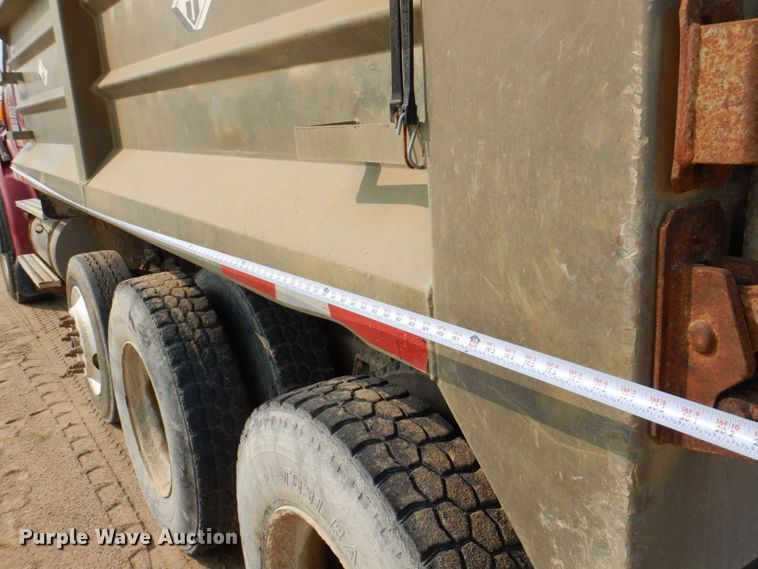 image for item DS8205 1997 Ford LNT8000  dump truck