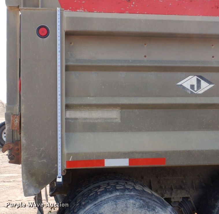 image for item DS8205 1997 Ford LNT8000  dump truck