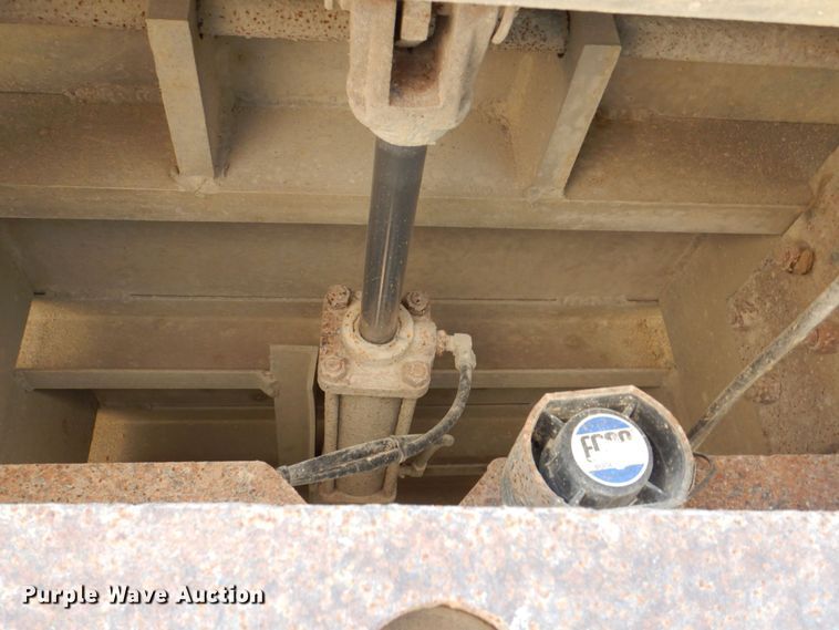 image for item DS8205 1997 Ford LNT8000  dump truck