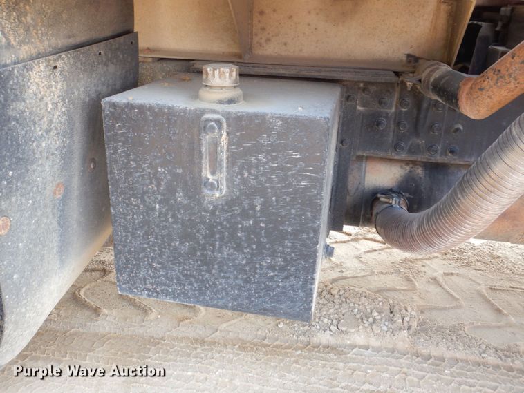 image for item DS8205 1997 Ford LNT8000  dump truck