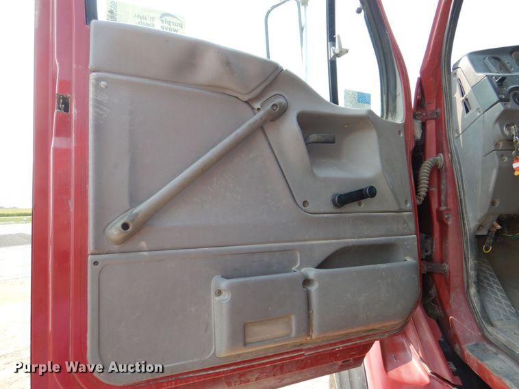image for item DS8205 1997 Ford LNT8000  dump truck