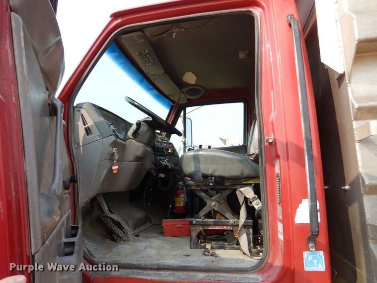image for item DS8205 1997 Ford LNT8000  dump truck