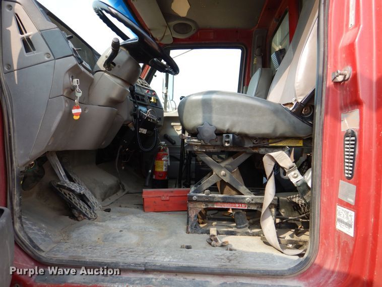 image for item DS8205 1997 Ford LNT8000  dump truck