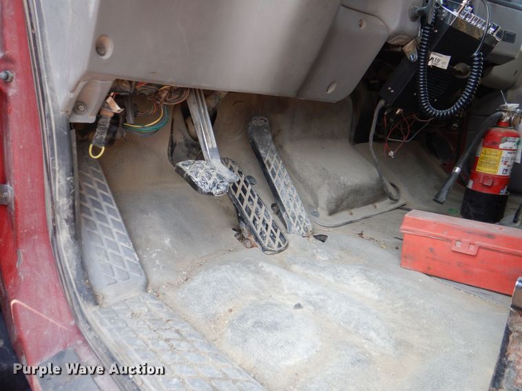 image for item DS8205 1997 Ford LNT8000  dump truck