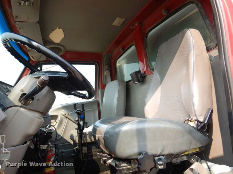 image for item DS8205 1997 Ford LNT8000  dump truck