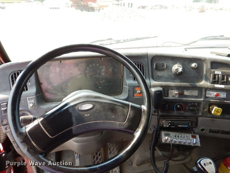 image for item DS8205 1997 Ford LNT8000  dump truck