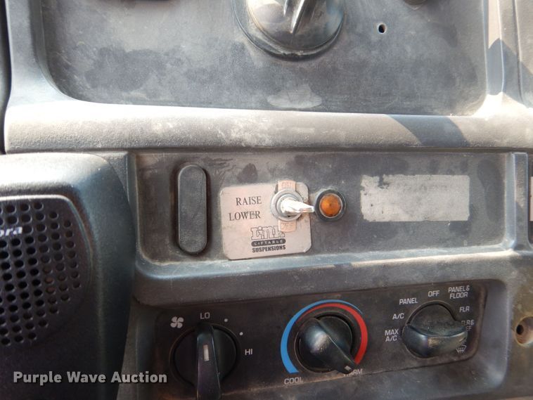 image for item DS8205 1997 Ford LNT8000  dump truck