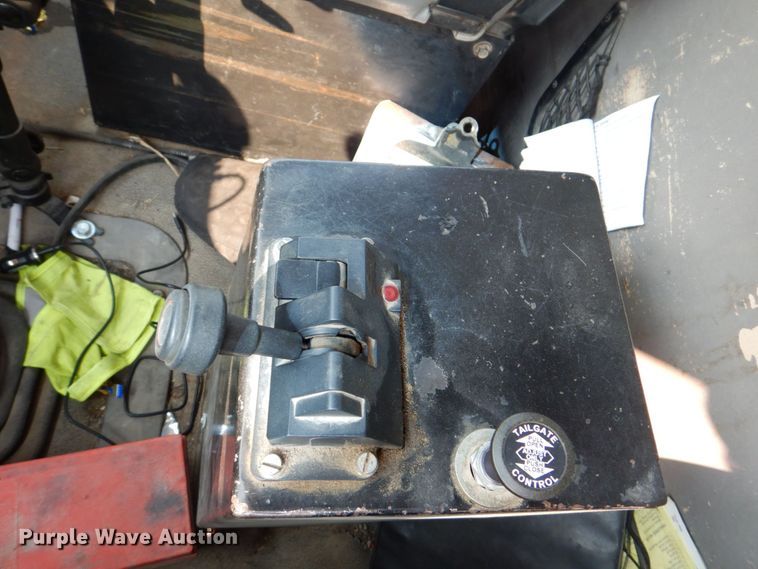 image for item DS8205 1997 Ford LNT8000  dump truck