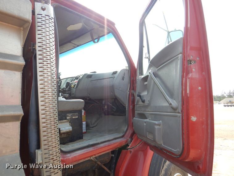image for item DS8205 1997 Ford LNT8000  dump truck