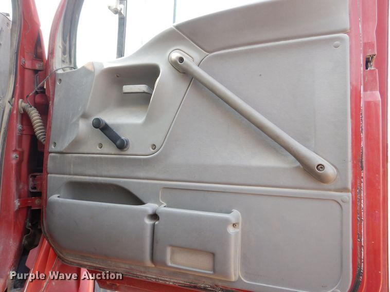 image for item DS8205 1997 Ford LNT8000  dump truck