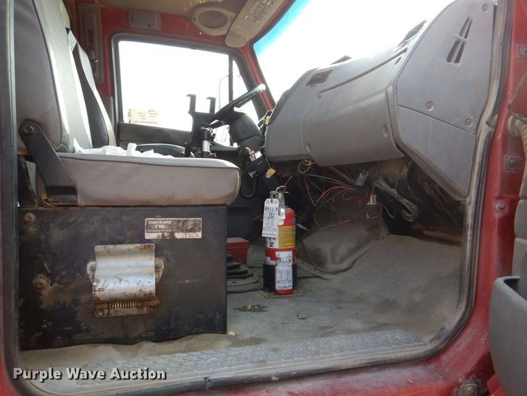 image for item DS8205 1997 Ford LNT8000  dump truck