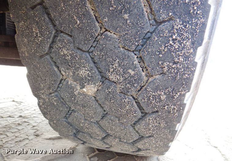 image for item DS8205 1997 Ford LNT8000  dump truck