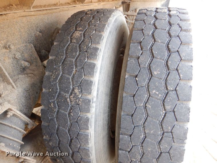 image for item DS8205 1997 Ford LNT8000  dump truck