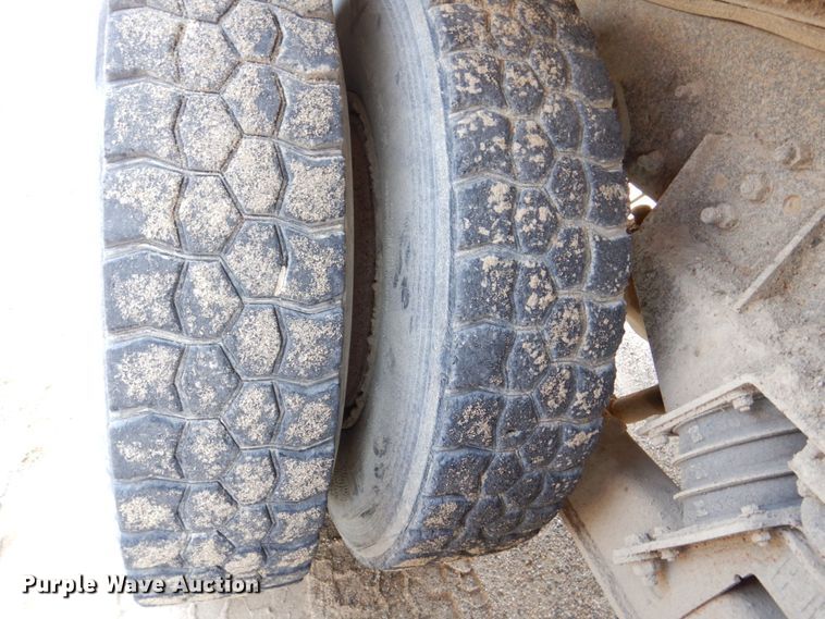 image for item DS8205 1997 Ford LNT8000  dump truck