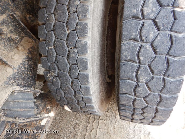 image for item DS8205 1997 Ford LNT8000  dump truck