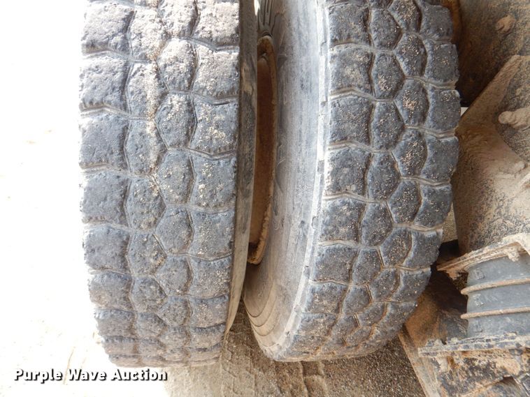 image for item DS8205 1997 Ford LNT8000  dump truck