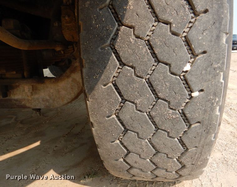 image for item DS8205 1997 Ford LNT8000  dump truck