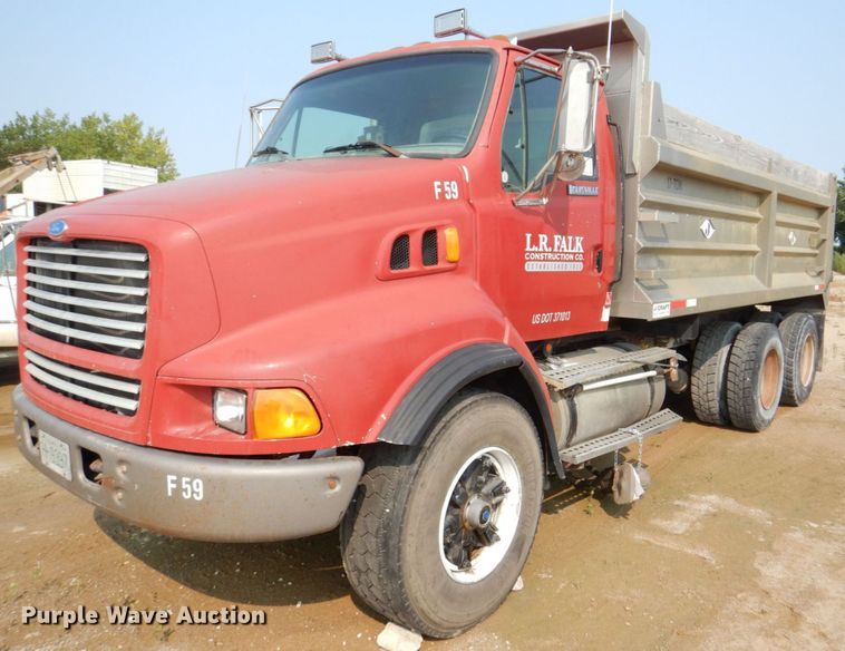 image for item DS8206 1997 Ford LNT8000  dump truck